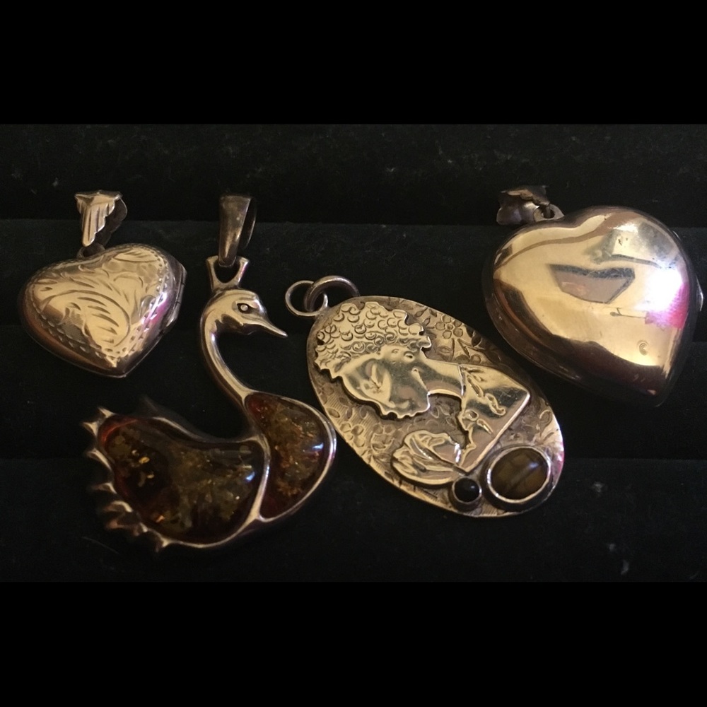 Lovely Swan Pendant